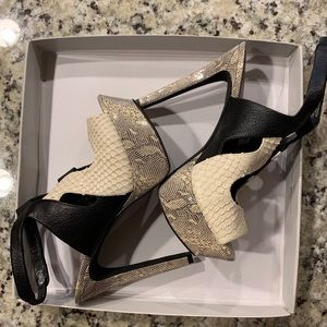 Jessica Simpson - Snake/Cobra Leather Print